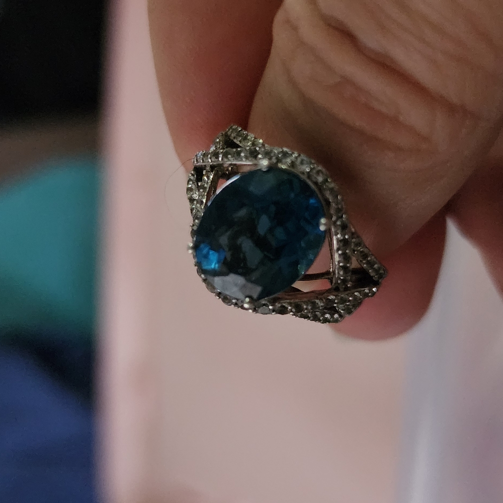 Elegant Blue and Silver Women's Ring